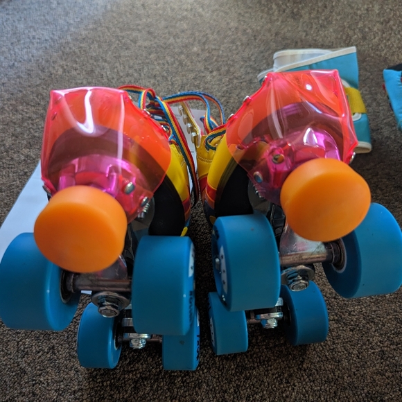 SOLD - Moxi Rainbow Rider Roller Skates - Picture 4 of 7